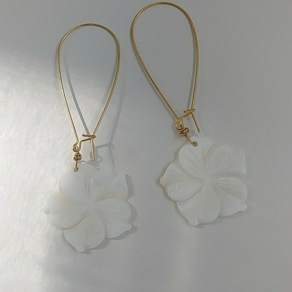 🛑SOLDlumeria Hibiscus Flower Dangle Earring - Picture 4 of 8